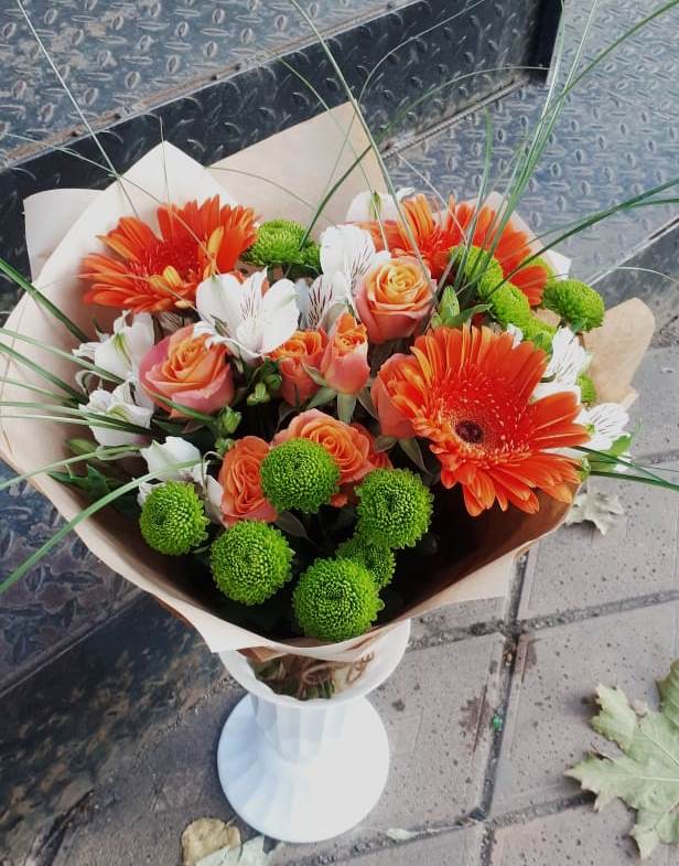 Букет цветов из: Герберы, Хризантемы, Альстромерии и Розы в Новомичуринске