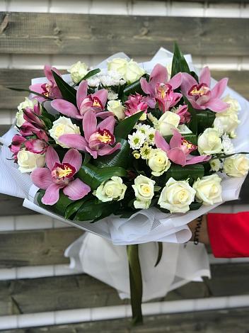 Букет цветов из: Розы и Хризантемы в Новомичуринске