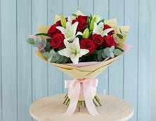 Букет цветов из:  Лилии и Розы #REPLACE_PRED# Новомичуринске
