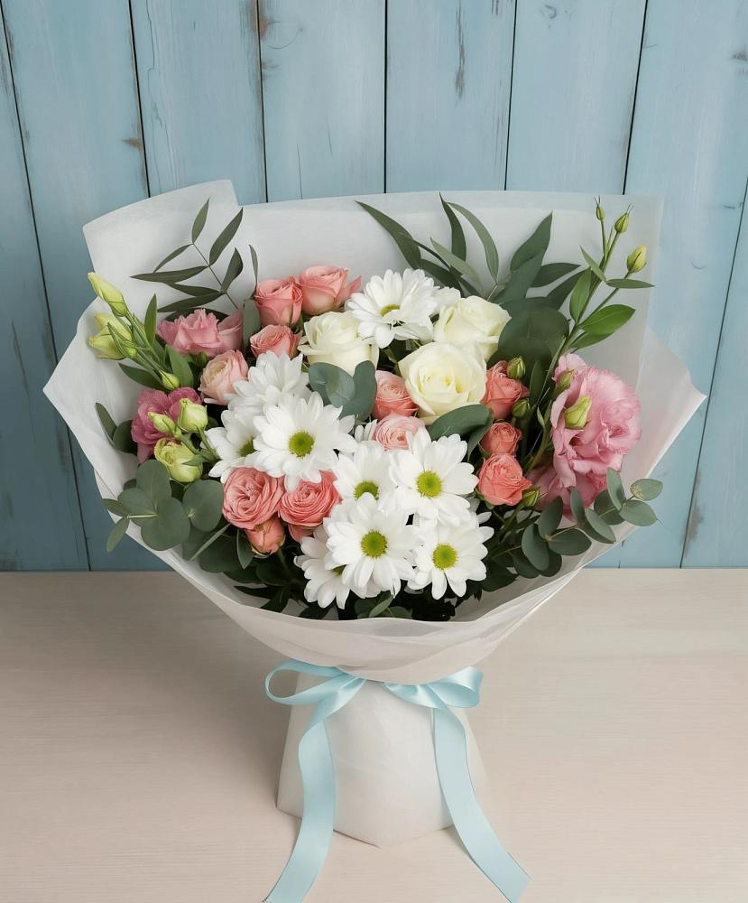 Букет цветов из: Розы, Лизиантусы и Хризантемы в Новомичуринске