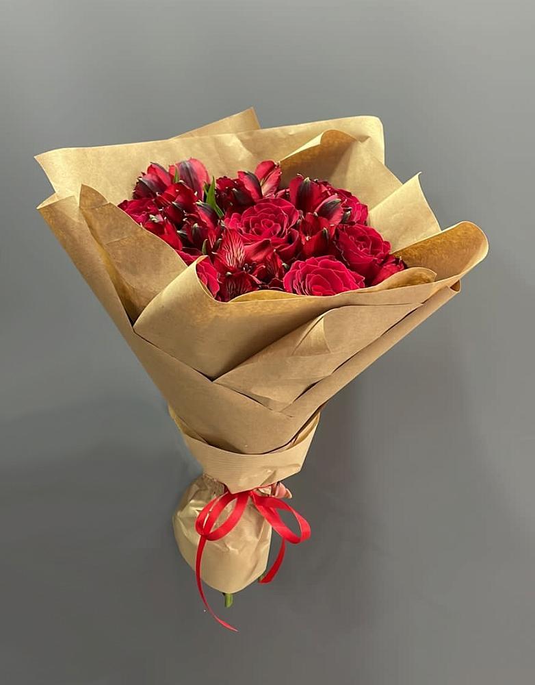 Букет цветов из: Альстромерии и Розы в Новомичуринске