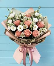 Букет цветов из:  Розы, Альстромерии и Лизиантусы в Новомичуринске