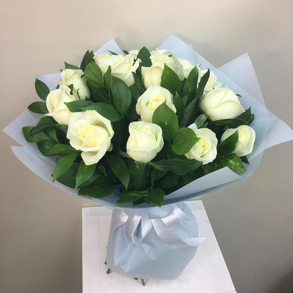 Букет 15 Белых роз Проуд в Новомичуринске
