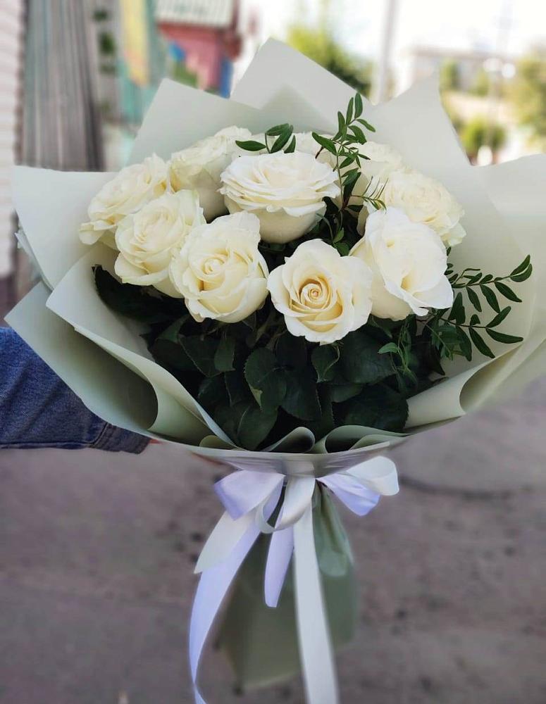 Букет Белые розы Проуд в Новомичуринске