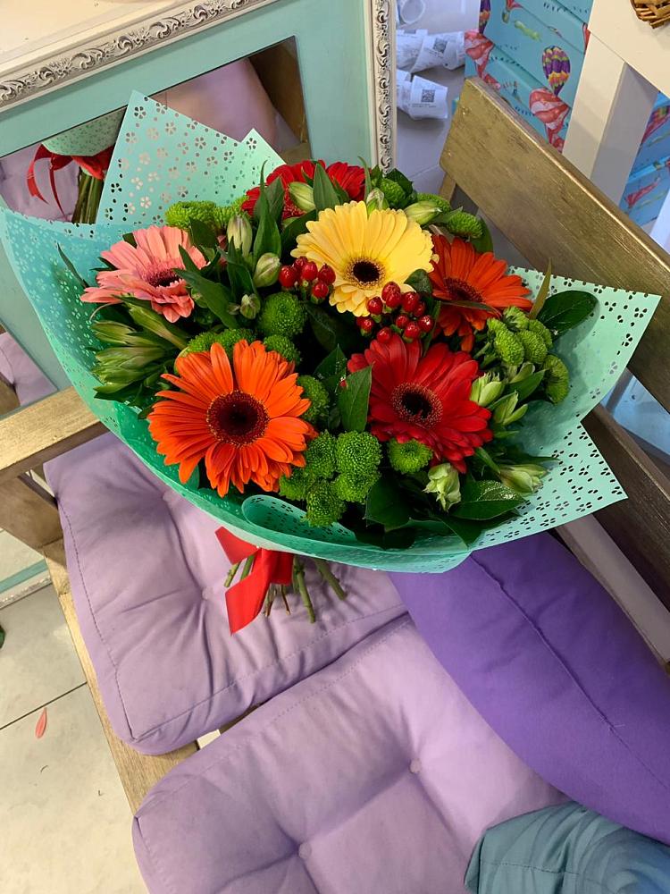 Букет цветов из: Герберы, Хризантемы и Альстромерии в Новомичуринске