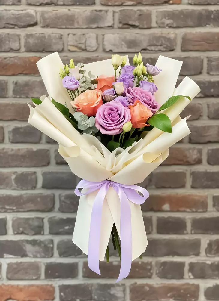 Букет цветов из: Лизиантусы и Розы в Новомичуринске