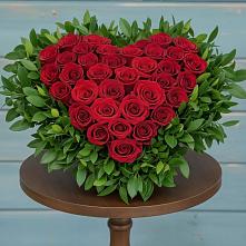 Цветочная композиция из Розы в виде сердца в Новомичуринске