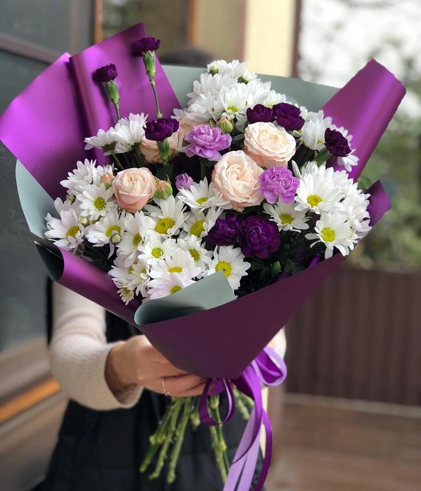 Букет цветов из: Хризантемы, Гвоздики и Розы в Новомичуринске