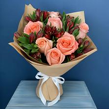 Букет цветов из:  Розы и Альстромерии в Новомичуринске