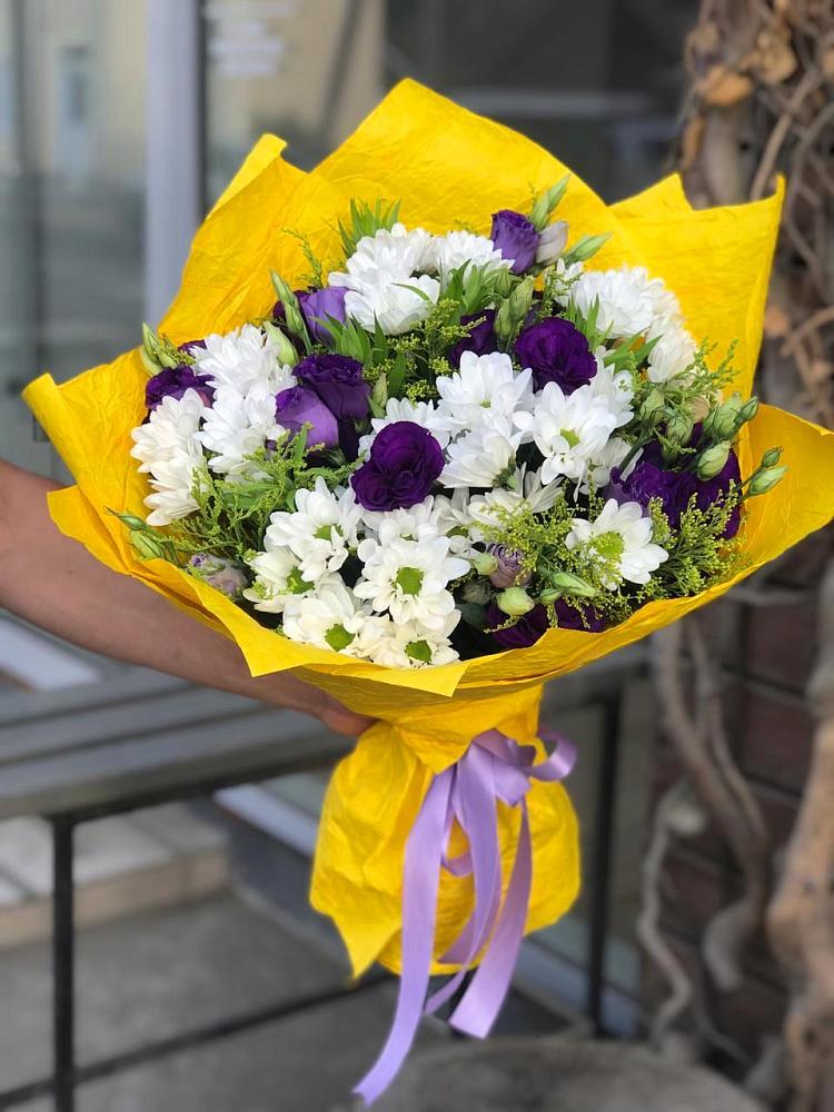 Букет цветов из: Ирисы, Хризантемы и Ромашки в Новомичуринске