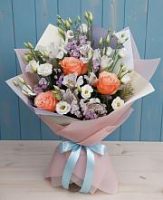 Букет цветов из:  Лизиантусы, Розы, Альстромерии и Гипсофила в Новомичуринске