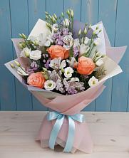 Букет цветов из:  Лизиантусы, Розы, Альстромерии и Гипсофила в Новомичуринске