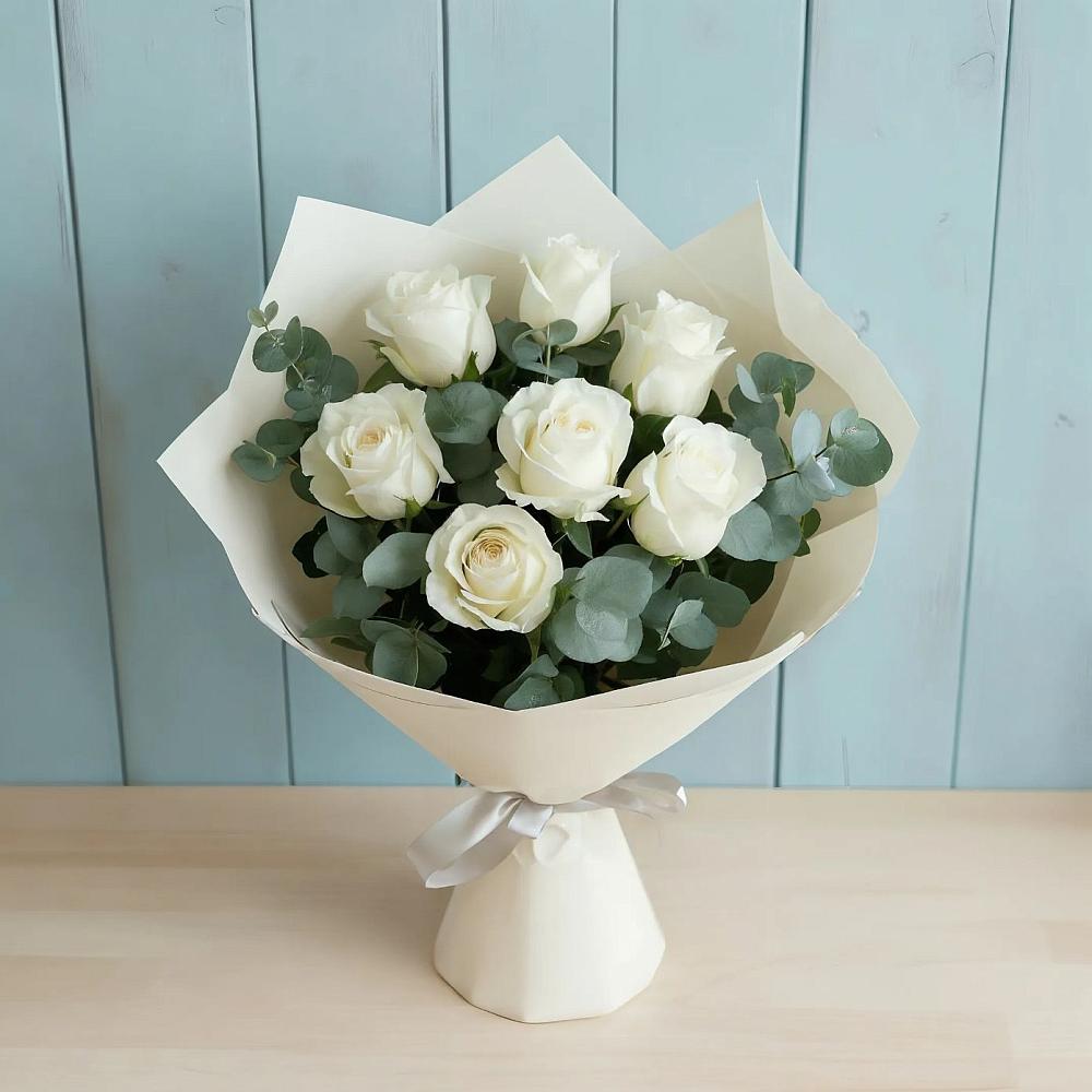 Букет Белые розы в Эвкалипте в Новомичуринске