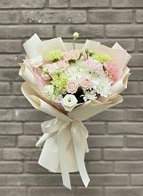 Букет цветов из:  Гвоздики, Розы, Лизиантусы и Хризантемы в Новомичуринске