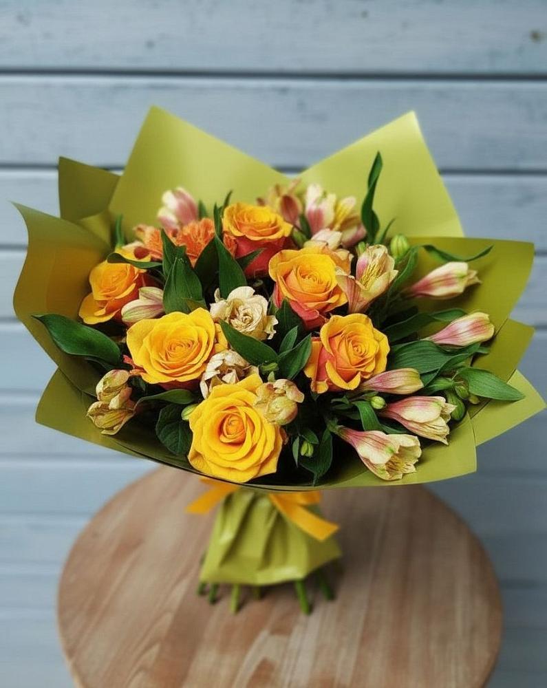 Букет цветов из: Альстромерии и Розы в Новомичуринске