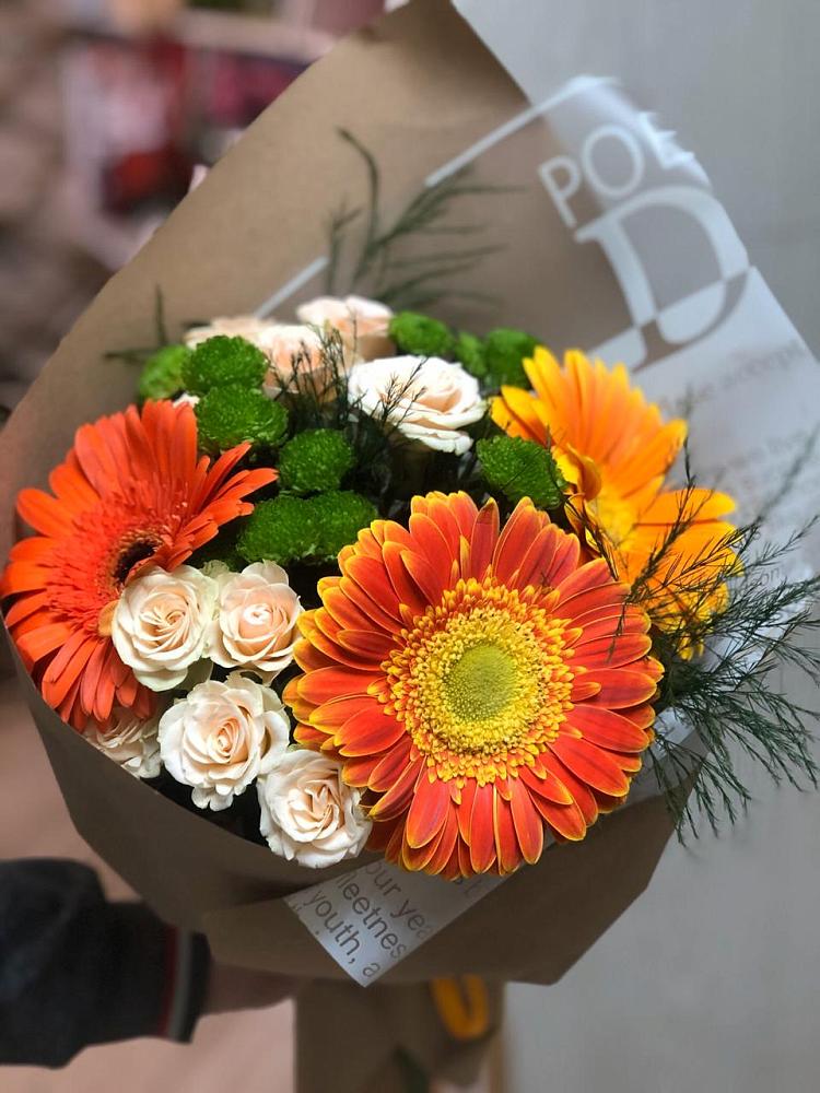 Букет цветов из: Герберы, Хризантемы и Розы в Новомичуринске