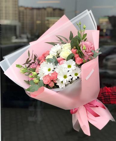 Букет цветов из: Розы, Лизиантусы и Хризантемы в Новомичуринске