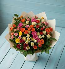 Букет Микс из разноцветных кустовых роз в Новомичуринске