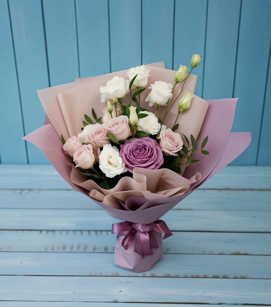 Букет цветов из: Розы и Лизиантусы в Новомичуринске