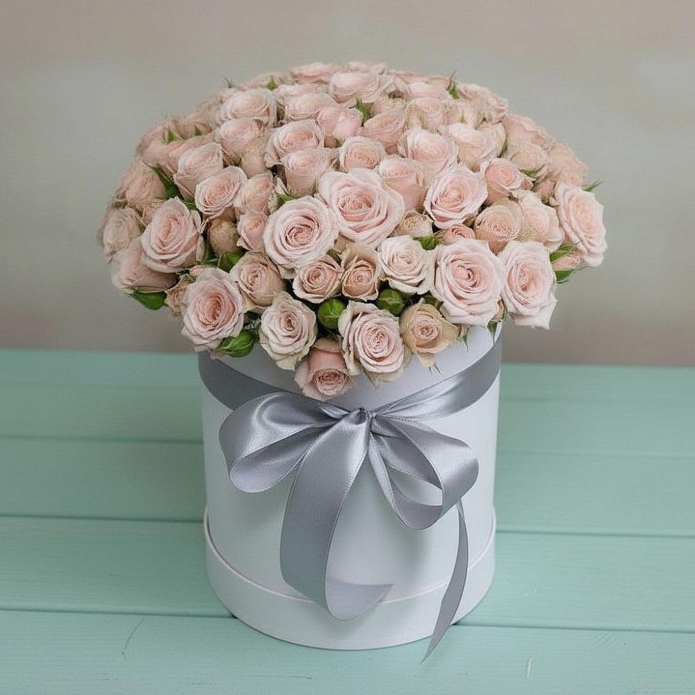 Цветочная композиция из Розы в шляпной коробке в Новомичуринске