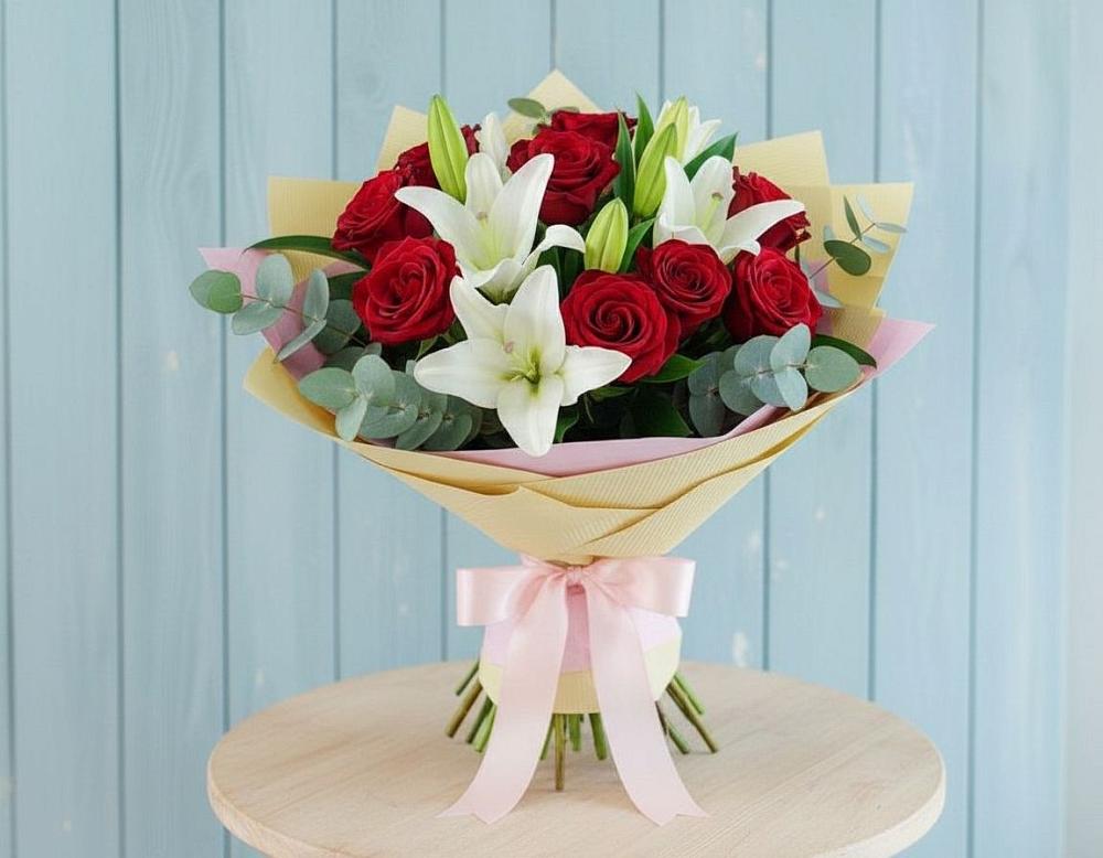 Букет цветов из: Лилии и Розы в Новомичуринске